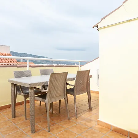 Sunny Oropesa Duplex: Pool & Terrace Delight Appartement